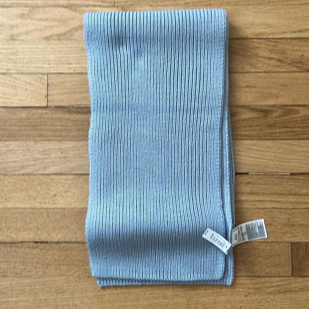 Gap scarf